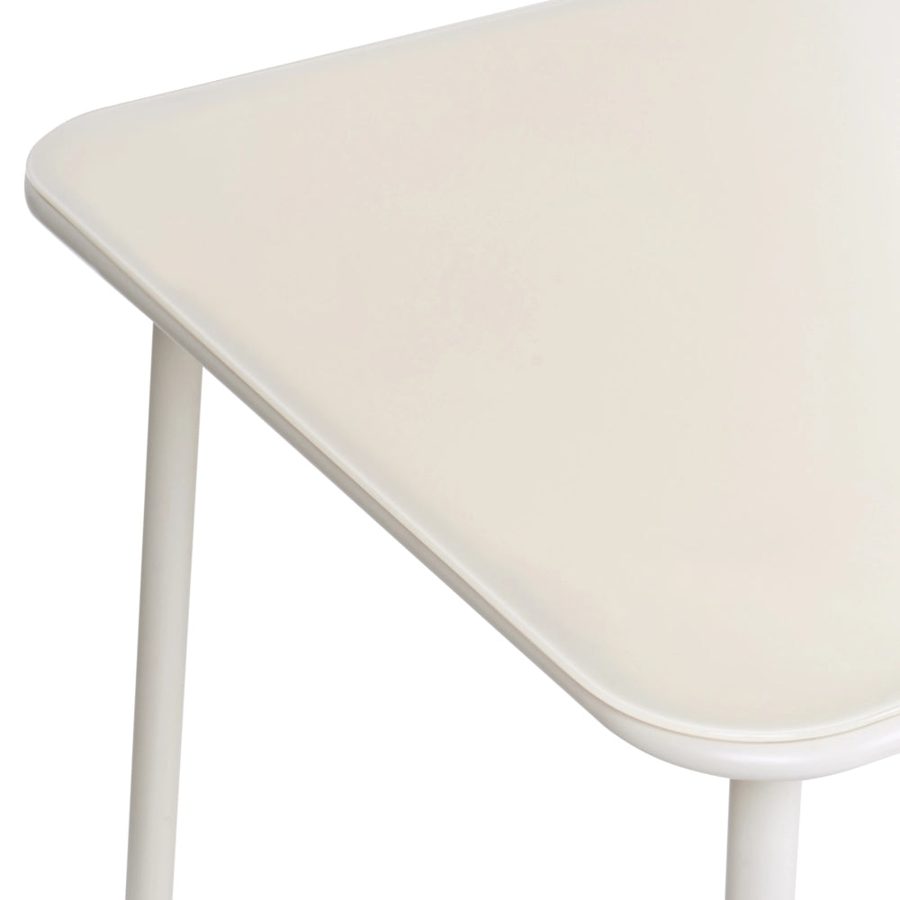 Set da pranzo da giardino a 4 posti con struttura in acciaio color beige chiaro, sedie in rete, piano in vetro temperato impilabile