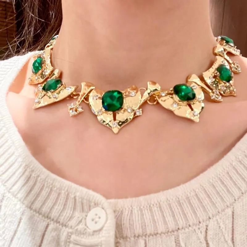 Collana vintage fatta a mano con diamanti e cristalli verdi, regalo di Natale o compleanno.