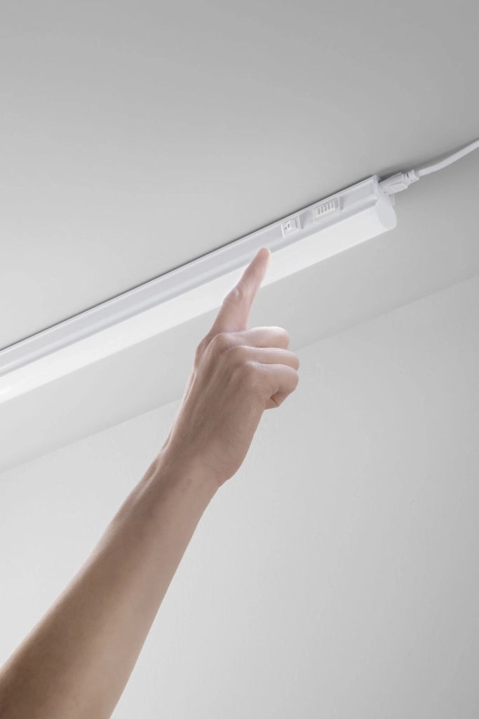 BARRA LED SOTTOPENSILE T5 BIANCO 18W 2070LM CCT  3000K / 4000K / 6500K 148X3,54x2,39CM