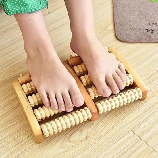 Apparecchio per massaggi ai piedi in legno per uso domestico a rullo