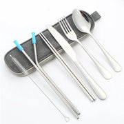 Set da Cucina da Viaggio in Acciaio Inox con 8 Funzioni – Etui, Cacciaviti, Forchetta, Cucchiaio, Spiedini, Stuzzichini – Portatile e Argento