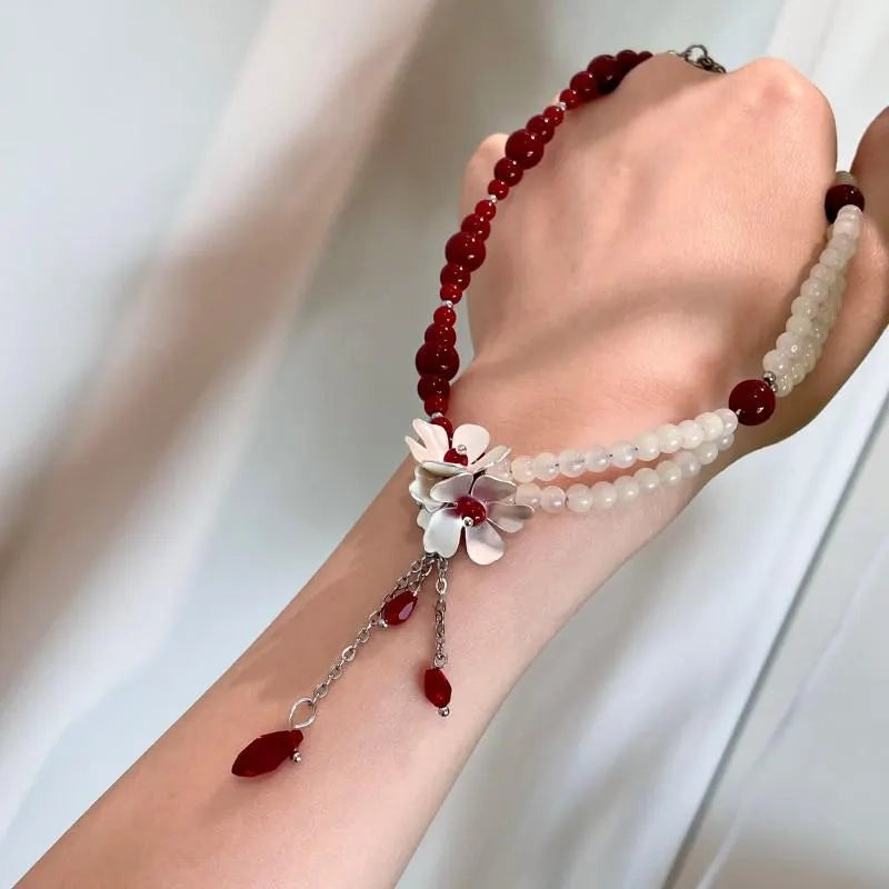 Collana con nappa di fiori di cristallo fatta a mano: gioiello a doppio strato con perline