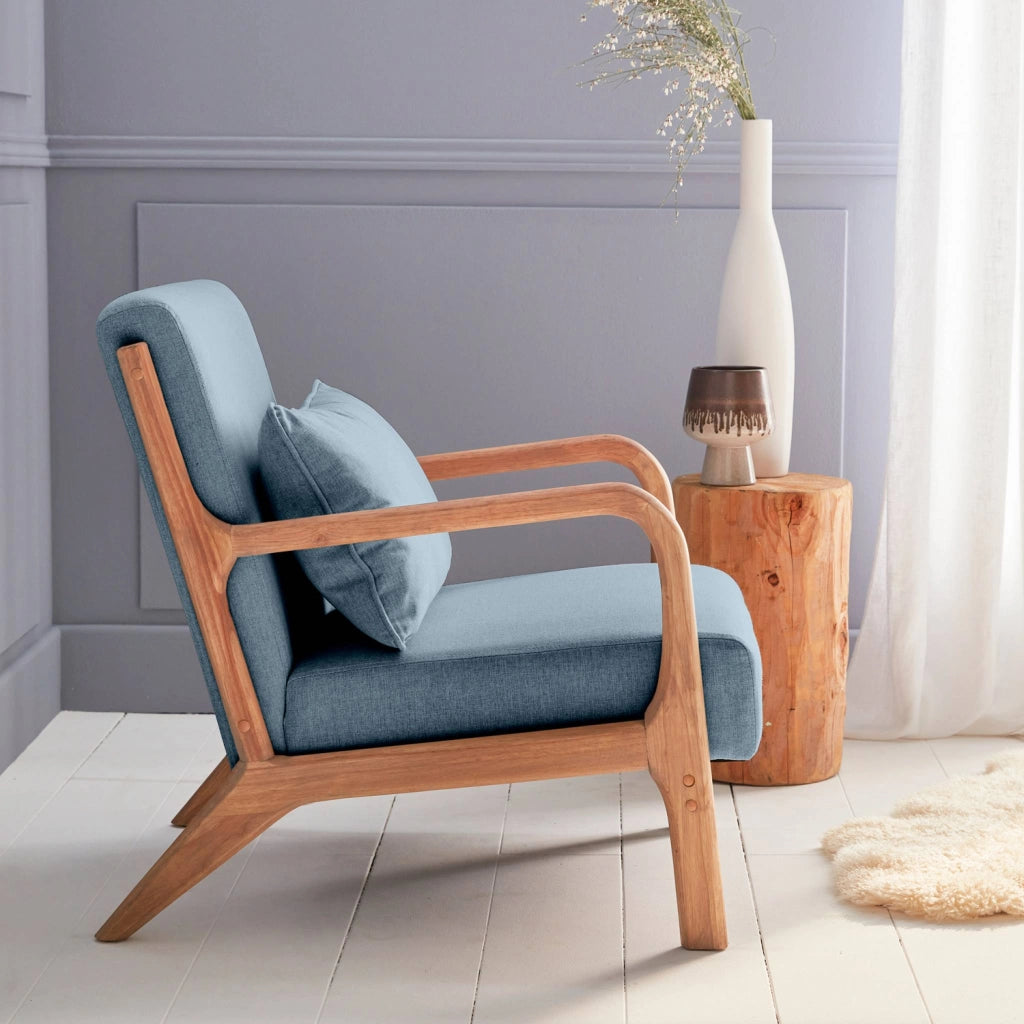 Poltrona scandinava in legno e tessuto con braccioli, blu