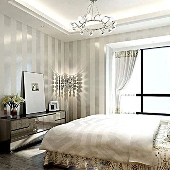 Tappeto di parete moderno e minimalista con finitura PVC a strisce - crema e argento - 10 m