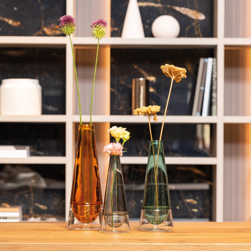 Vaso Conosfera 58 in vetro borosilicato soffiato a mano, design elegante con tecnica incalmo, colore Grigio, complemento d'arredo artistico