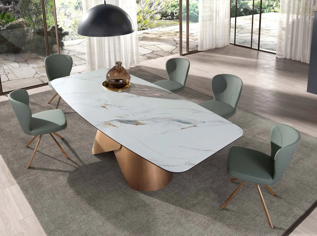 Tavolo da pranzo ovale con fusto in marmo porcellanato e acciaio color bronzo