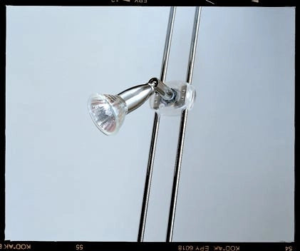 Illuminazione LED verticale con faretti per ENTRAMBI i lati per 4 piani