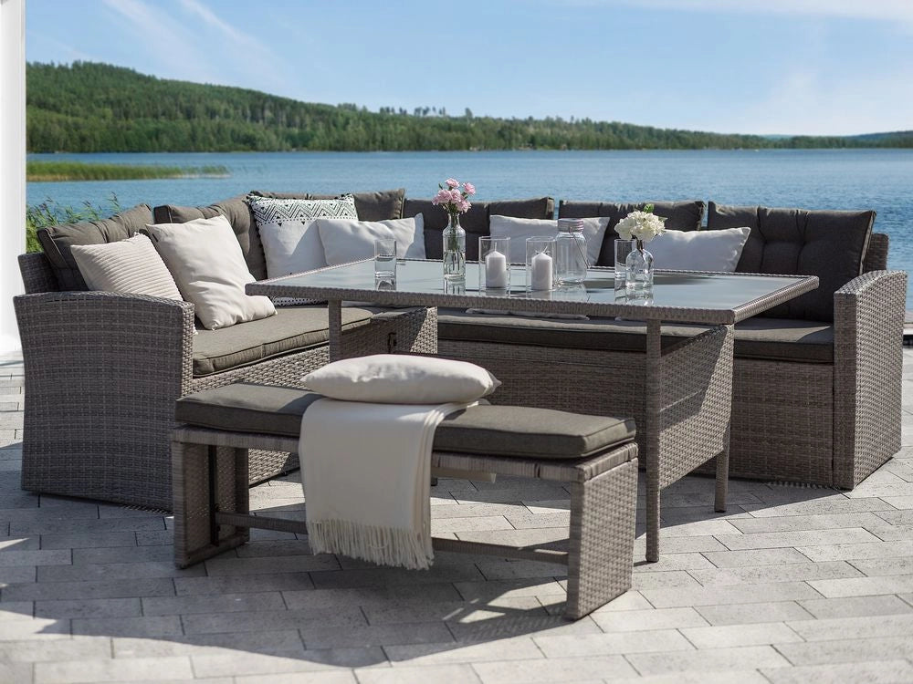 Set da pranzo ad angolo da giardino grigio finto rattan con cuscini divano panca tavolo rettangolare piano in vetro 80 x 145 cm vimini
