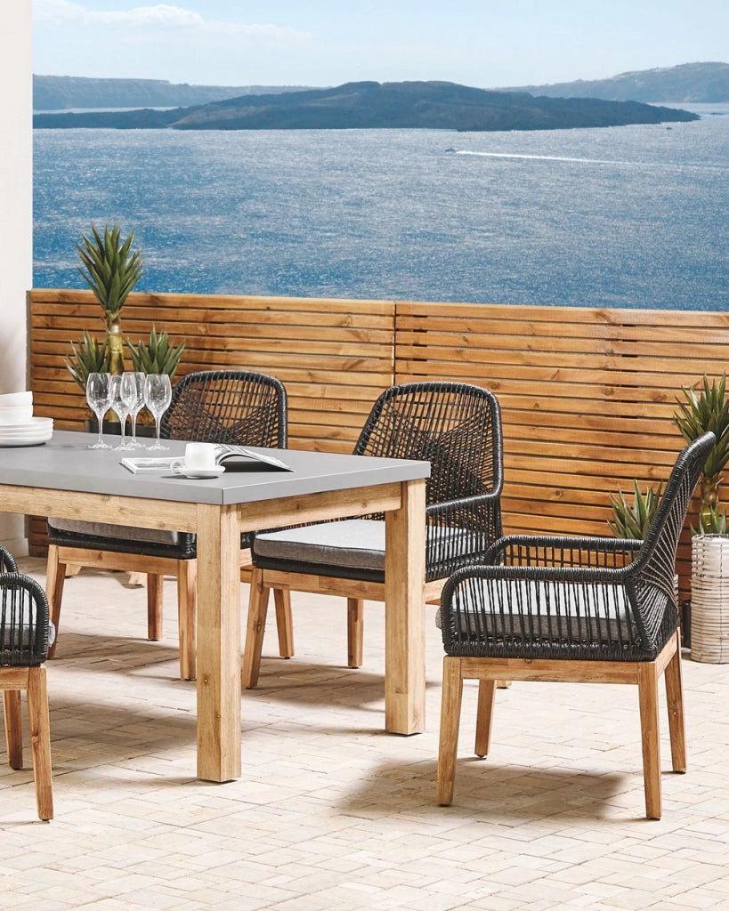Sedie da pranzo da giardino per esterni Vimini neri Struttura in acciaio polipropilene Gambe in legno Acacia Design moderno Set di 2