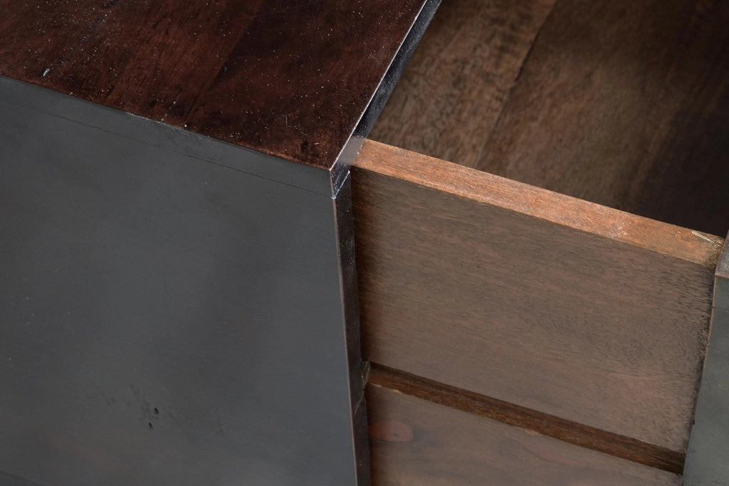 Credenza a 3 ante in massello di mango intagliato e piedi in metallo