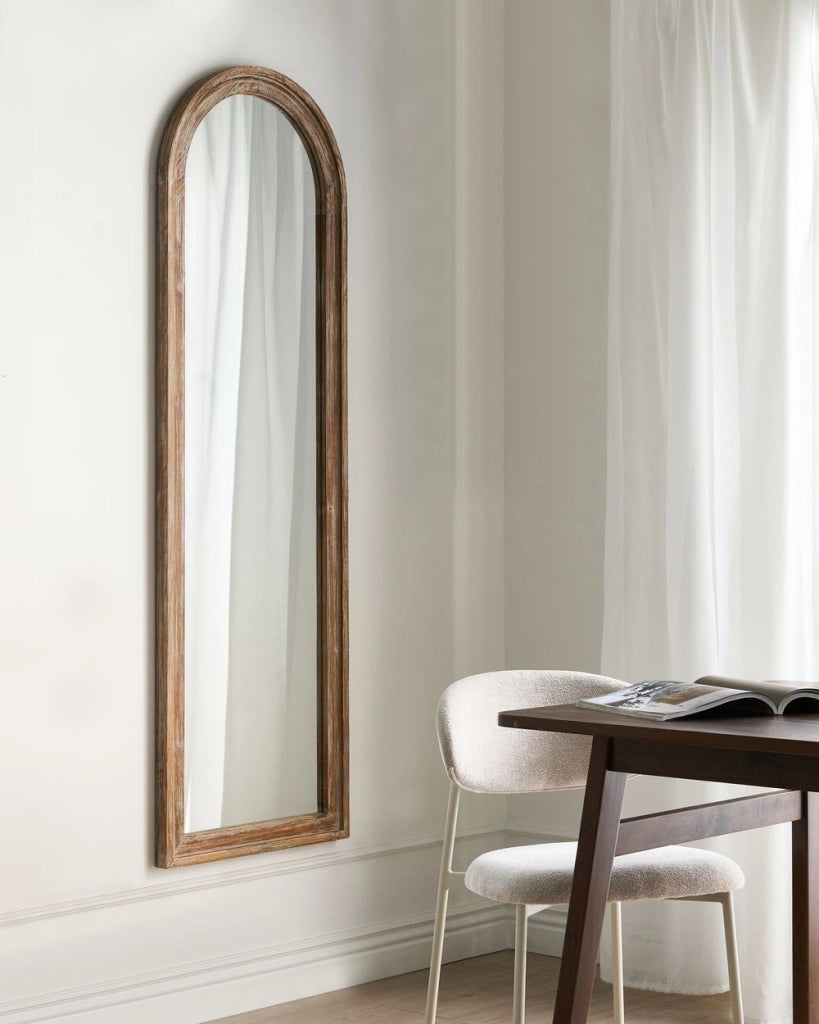 Specchio da parete a figura intera Cornice in legno marrone chiaro Specchio ad arco grande e alto da appendere Camera da letto