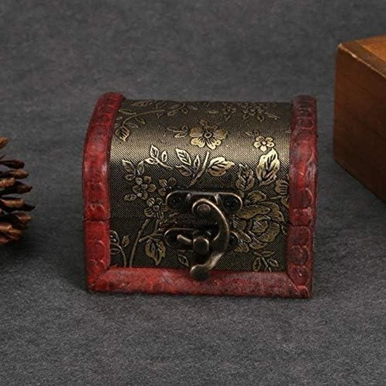 Cassa in legno vintage per la conservazione di gioielli in stile europeo con chiusura in metallo miniatura.