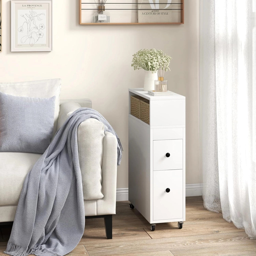 Mobile Bagno 50 x 19 x 72 cm, Arredo Salvaspazio con 2 Cassetti, 2 Cesti in Rattan, Ruote e Ripiani, Armadietto Stretto per Spazi Ridotti, Salotto e Cucina (Bianco)