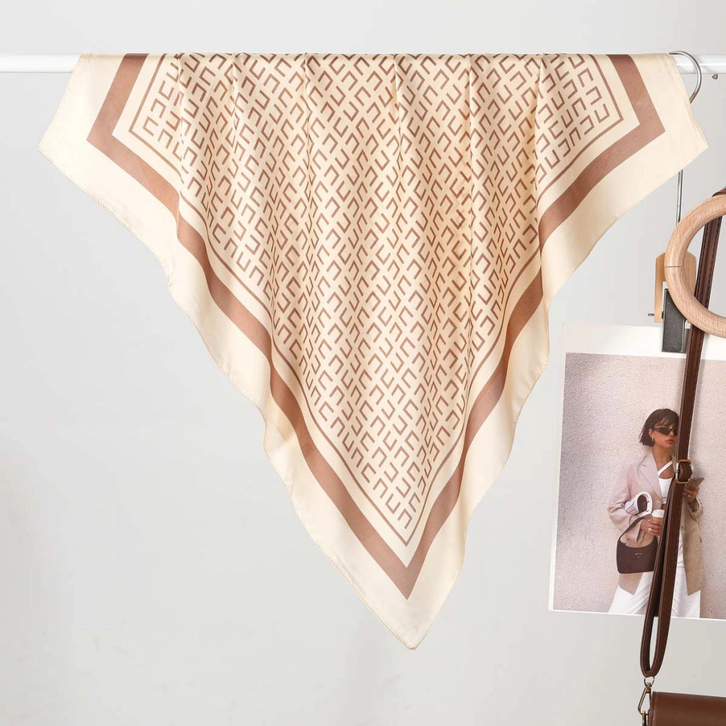 Eleganti e trendy sciarpe di seta da donna, realizzate in pura seta.