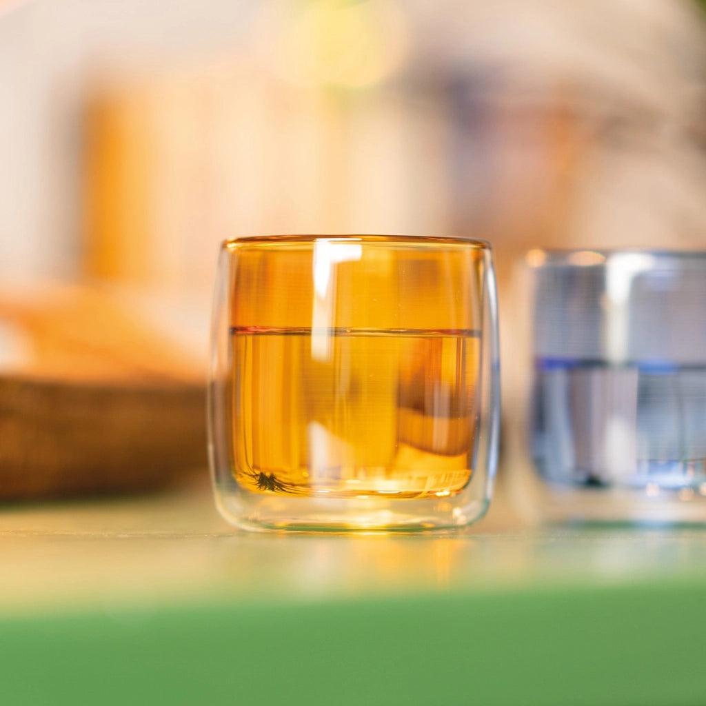 No Bilia Set 4 Bicchieri Vetrocamera Tumbler Borosilicato Doppia Parete Trasparente e Giallo Oro Design Contemporaneo Elegante Alta Resistenza