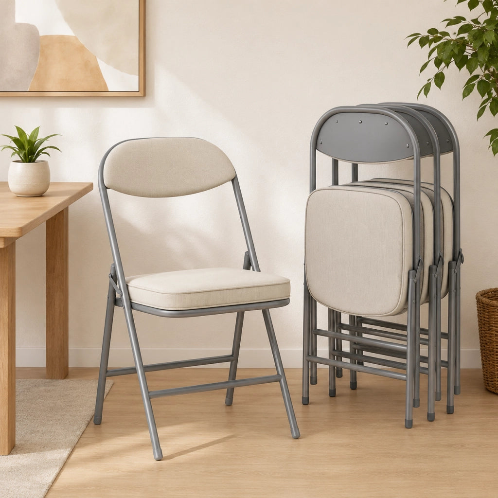 Set di 4 sedie pieghevoli imbottite con schienale inclinato; struttura in metallo; bianco crema