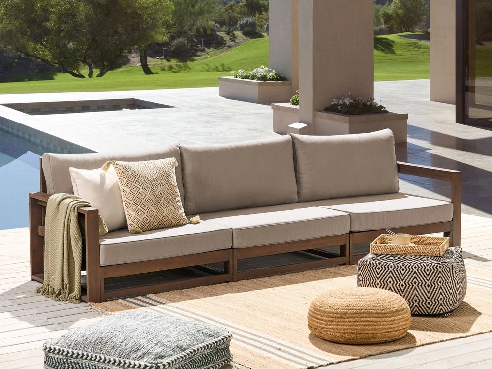 Divano 3 posti in legno di acacia con cuscini tortora moderno elegante esterno terrazza