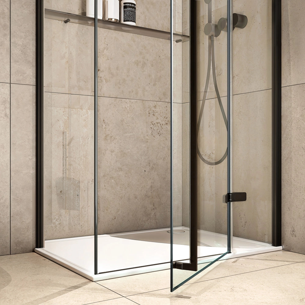 Box doccia angolare 70x90 con porta battente cristallo trasparente e profili neri Nylo