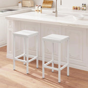 Set di 2 Sgabelli da Bar Industriali con Poggiapiedi, Sgabelli da Cucina senza Schienale, Sedie Alte per Penisola Cucina, Sedile in Truciolato e Telaio in Metallo, 33x33x65cm, bianco, 1058BY-2
