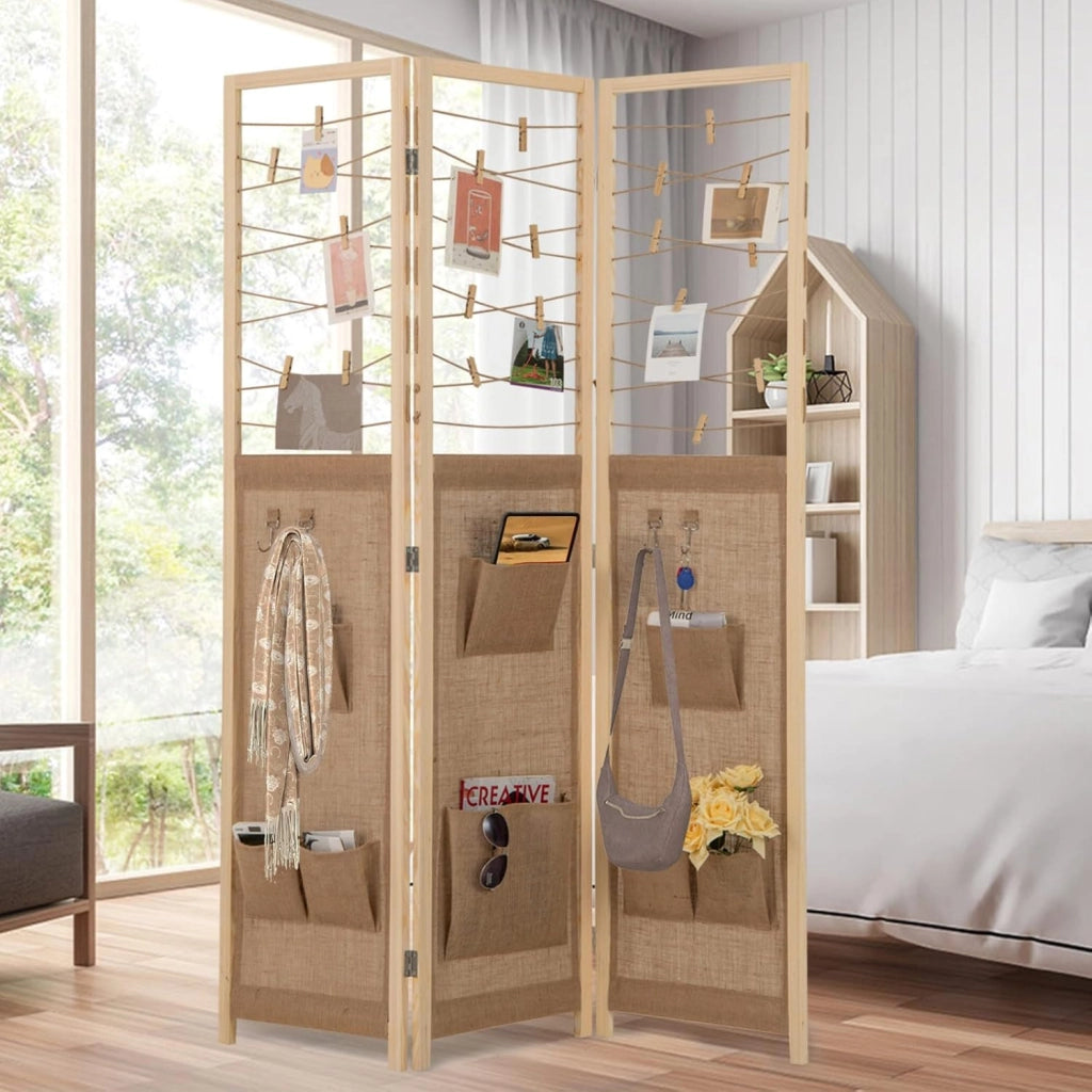 Paravento pieghevole a 3 pannelli. Separatore di privacy in legno con 8 tasche, 4 ganci e spago per appendere con 20 clip in bambù, 120 x 170 x 2 cm