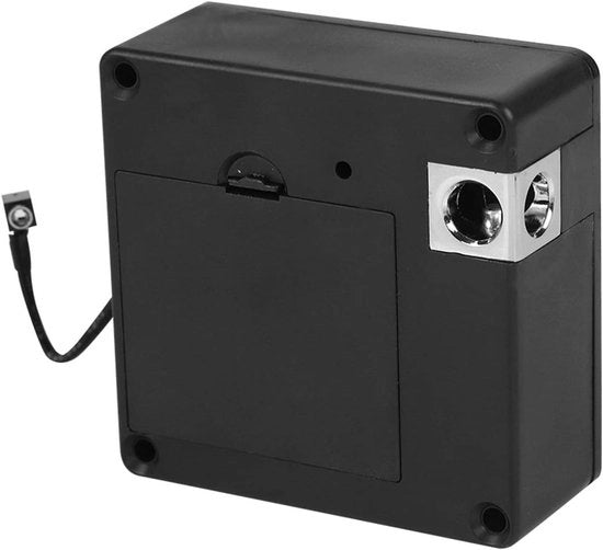 Sistema di chiusura elettronico per armadi con lettore RFID e rilevamento di distanza