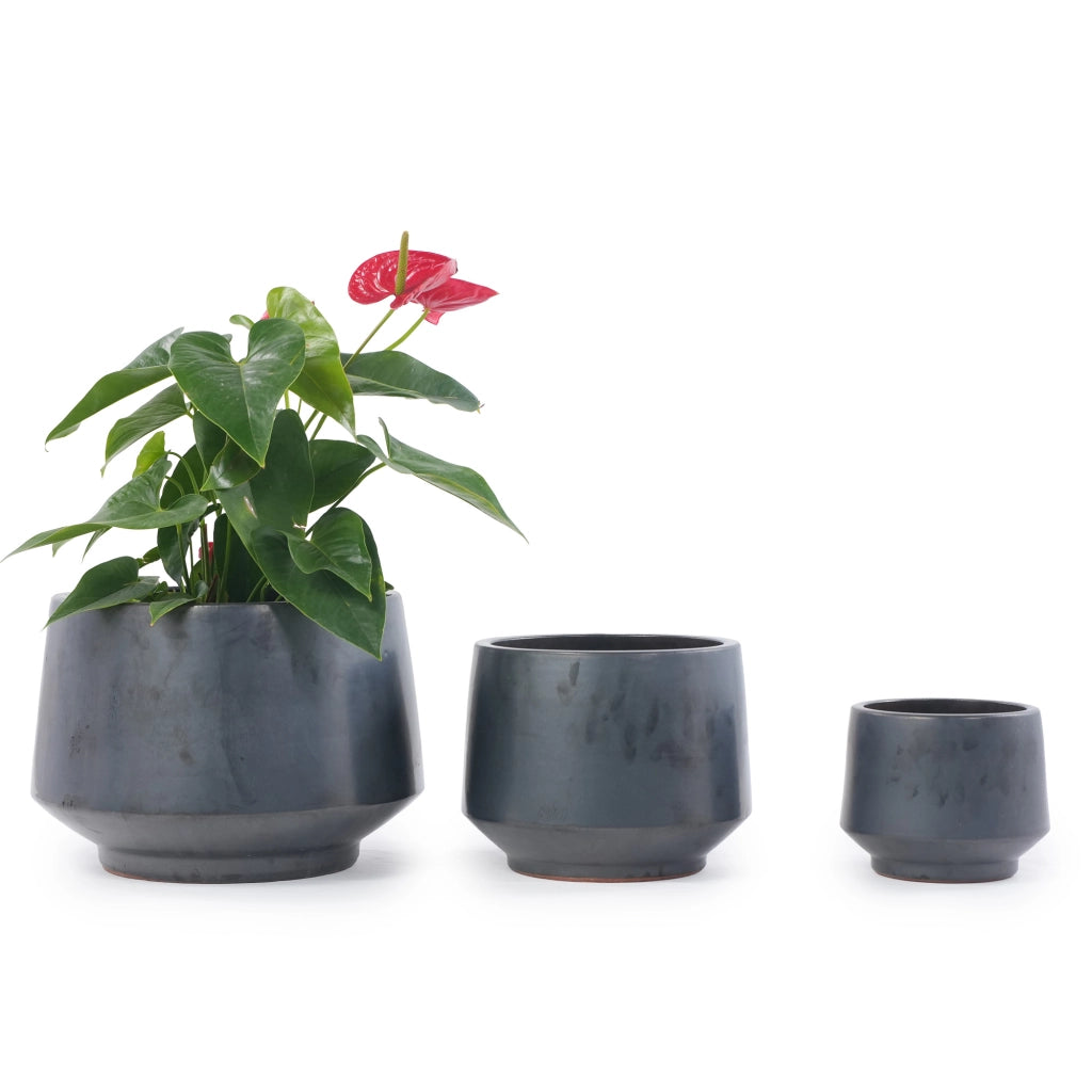 Fioriera a più livelli in ceramica fatta a mano con fori di drenaggio finitura opaca nera per interni e esterni Ø 28 cm