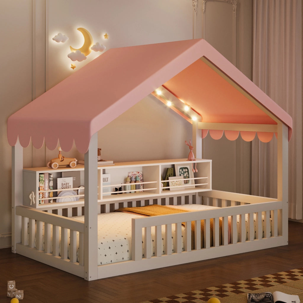 Letto a casetta 90 × 200 cm con tetto in tessuto luci LED libreria e barriera di protezione in legno bianco