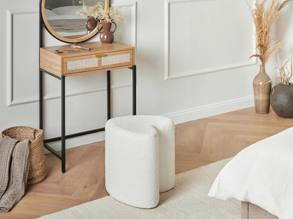 Pouf poggiapiedi imbottito a forma di cuore Pouf ottomano in ciniglia bianco sporco camera da letto soggiorno