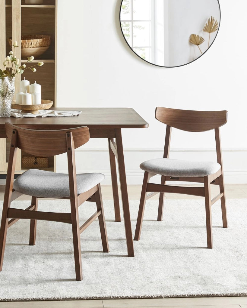 Set di 2 sedie da pranzo in tessuto grigio e struttura in legno scuro retrò senza braccioli con seduta