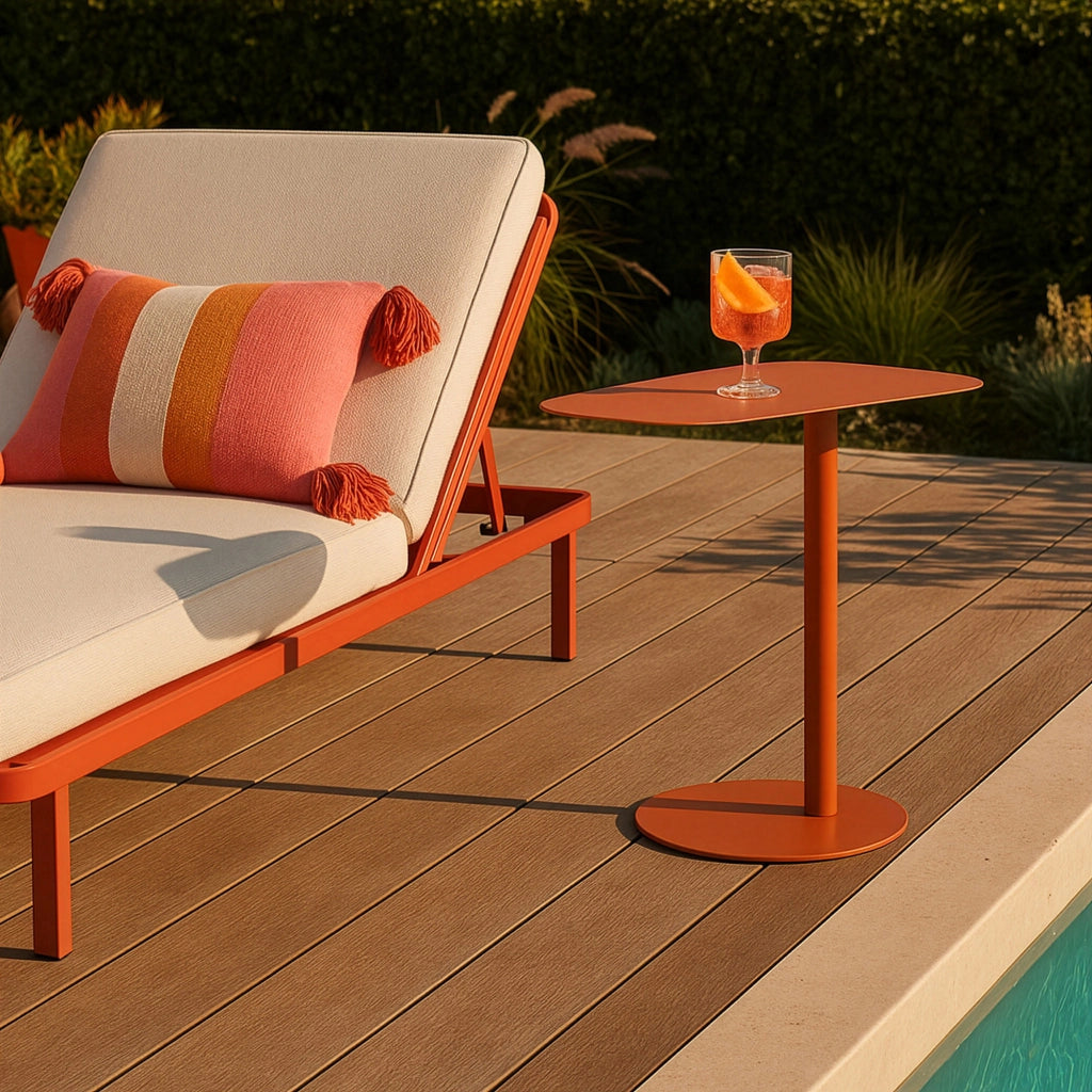 Tavolino Laterale da Divano Nastätten Metallo Piano Trapezoidale - Rosso Mattone Opaco [en.casa]