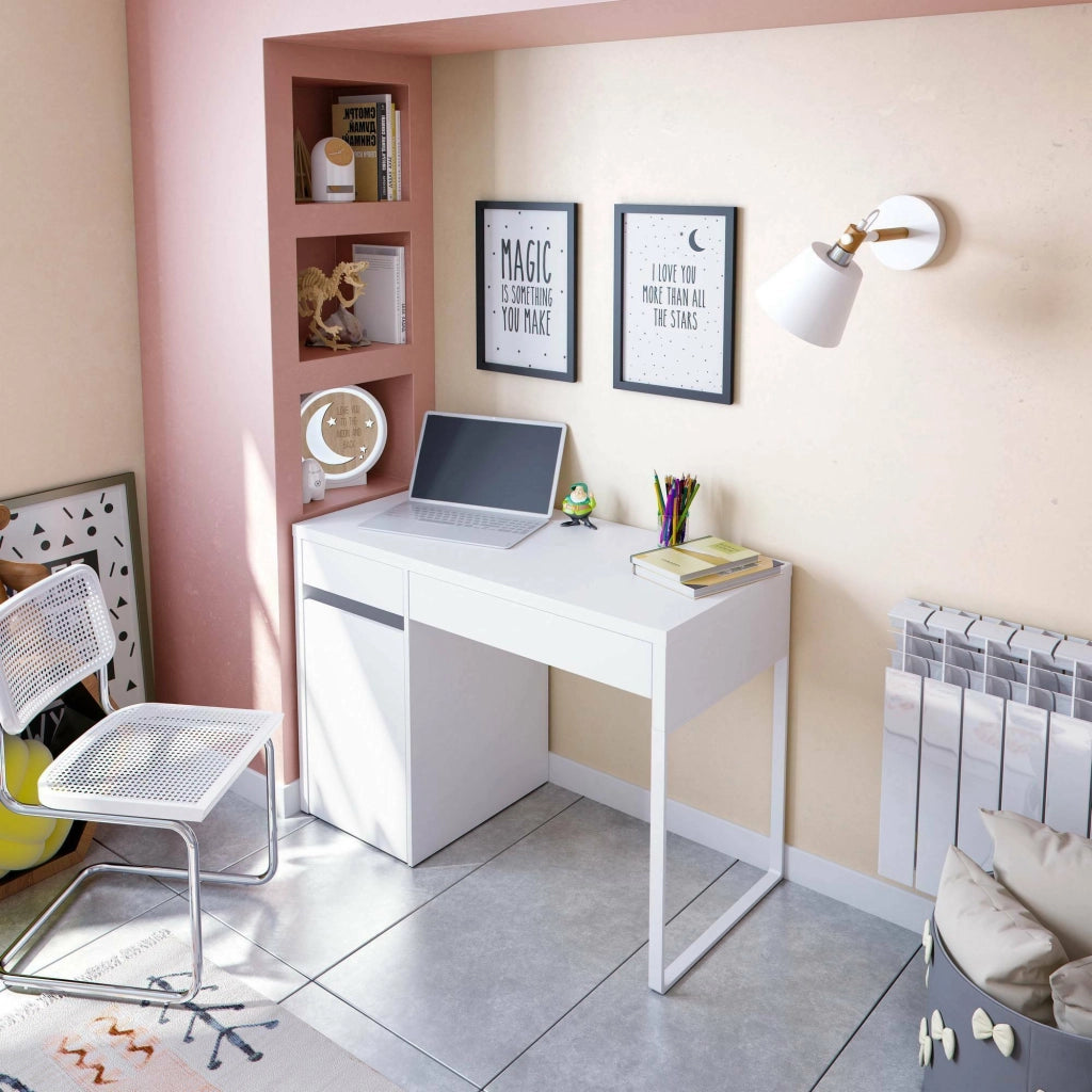 Scrivania Arica, Scrittoio reversibile con 2 cassetti e 1 anta, Tavolo da studio o ufficio porta PC,cm 108x50h75, Bianco