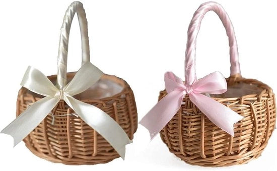 Due cestini intrecciati - cestino intrecciato - cestino di fiori - ragazza con fiori - cestino di nozze con cestino di paglia - regali di nozze con cestino di paglia