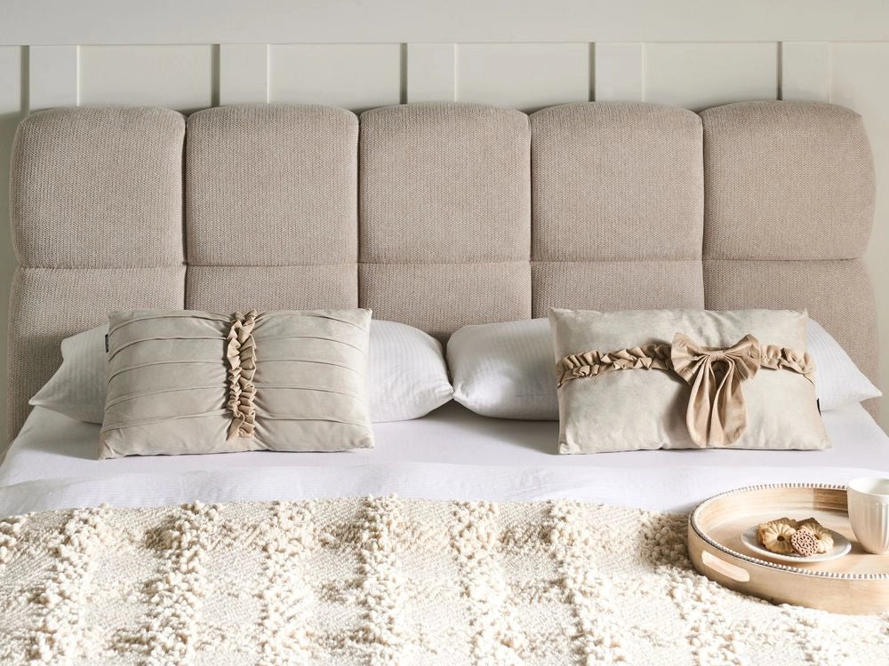 Set di 2 cuscini decorativi in velluto beige chiaro con motivo a fiocco 50 x 30 cm Accessorio decorativo