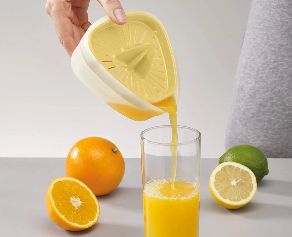Joseph Joseph Duo Spremiagrumi Manuale con coperchio reversibile per una conservazione compatta, Spremi Limone, Agrumi, Arance, Giallo Chiaro
