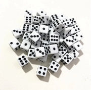 Set di Dadi Quadrati - 4 Pezzi - 10 x 10 x 10 mm - Acrilico - Angoli Squadrati - Adatto a Bambini da 14 Anni in Suo - Dadi per Backgammon