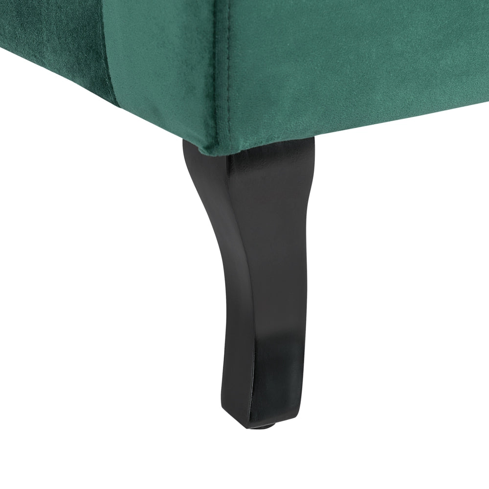 Sedia Wingback con rivestimento in velluto verde e gambe nere in stile scandinavo
