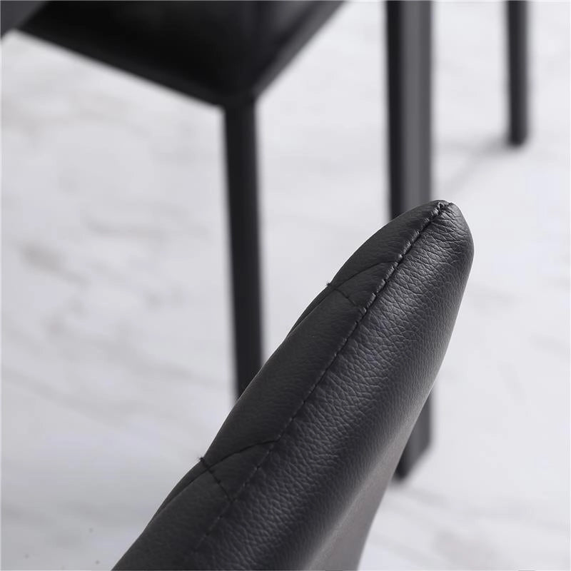 SET 4 SEDIE DA PRANZO IN FINTA PELLE CON CUCITURE A ROMBI E GAMBE IN METALLO NERO