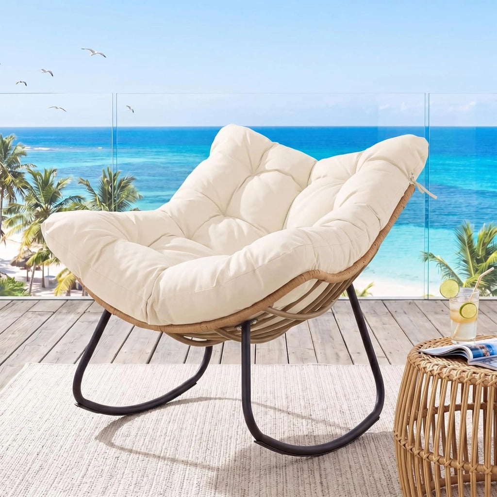 Sedia a Dondolo da Interno ed Esterno, Poltrona a Dondolo con Cuscino Rimovibile, Poltrona Relax in Rattan con Struttura in Metallo per Soggiorno, Cortile e Giardino, Portata 140 kg (Bianco)