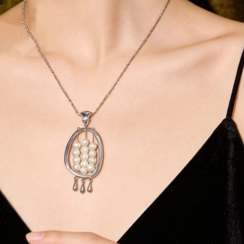Collana con mini nappa a goccia a forma di abaco, lusso raffinato e discreto, ciondolo squisito con perle e catena per maglione