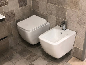 Coppia di Sanitari WC e Bidet Sospesi in Ceramica 51.5x36.5x35 cm Rimless Square Bianco
