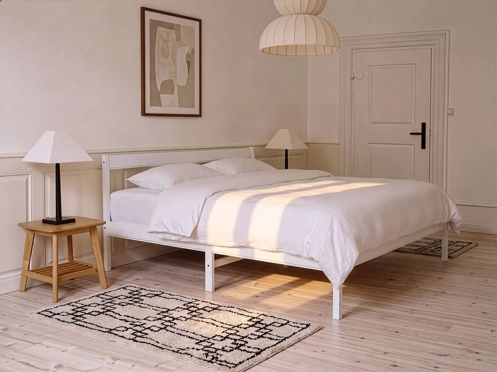 Letto matrimoniale in legno di Pino bianco con Rete a Doghe 140 x 200 cm stile minimalista
