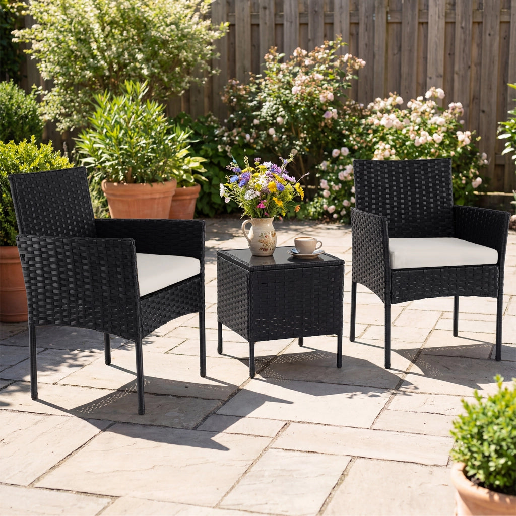 Set mobili da giardino 3 pezzi in rattan con tavolino vetro temperato e 2 poltrone, Arredamento esterno per patio balcone e piscina Beige