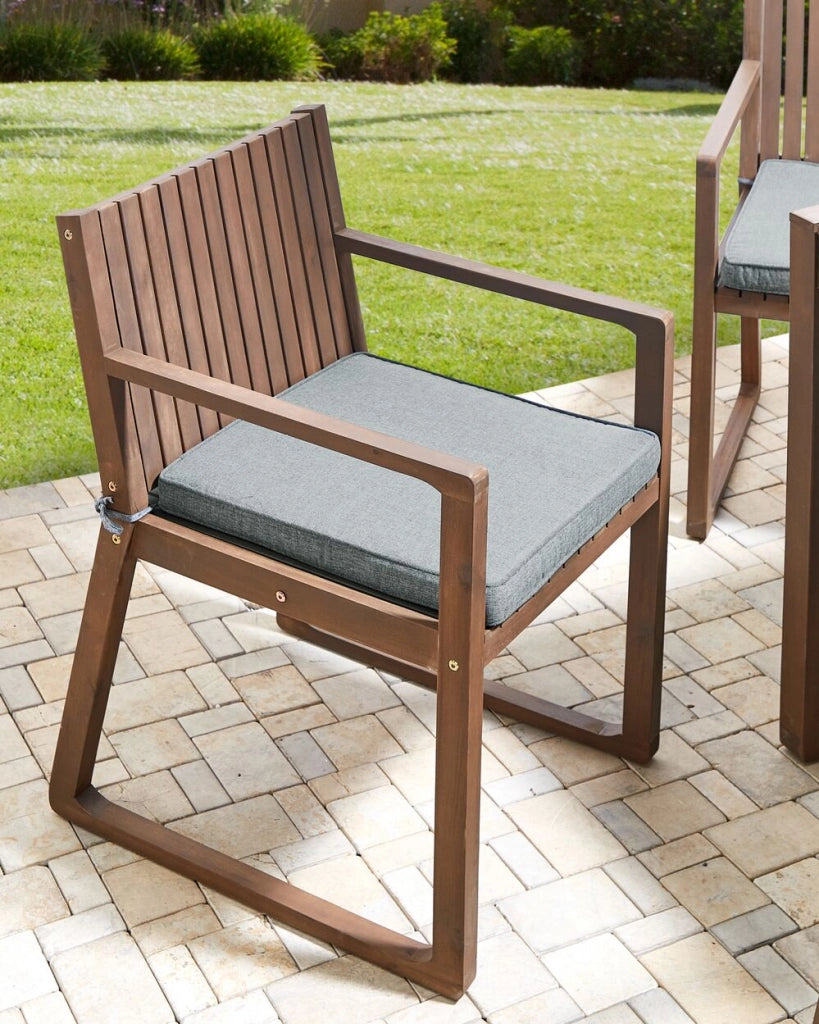 Set di 8 sedie da giardino in legno di acacia marrone con cuscini di seduta grigio resistenti all'acqua