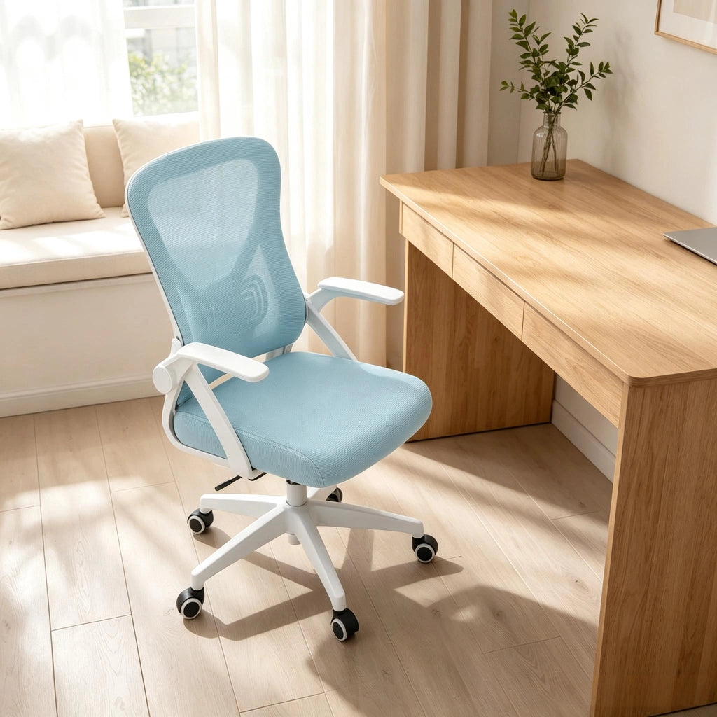 Sedia da ufficio ergonomica girevole in rete con schienale inclinabile e braccioli pieghevoli, in mesh blu