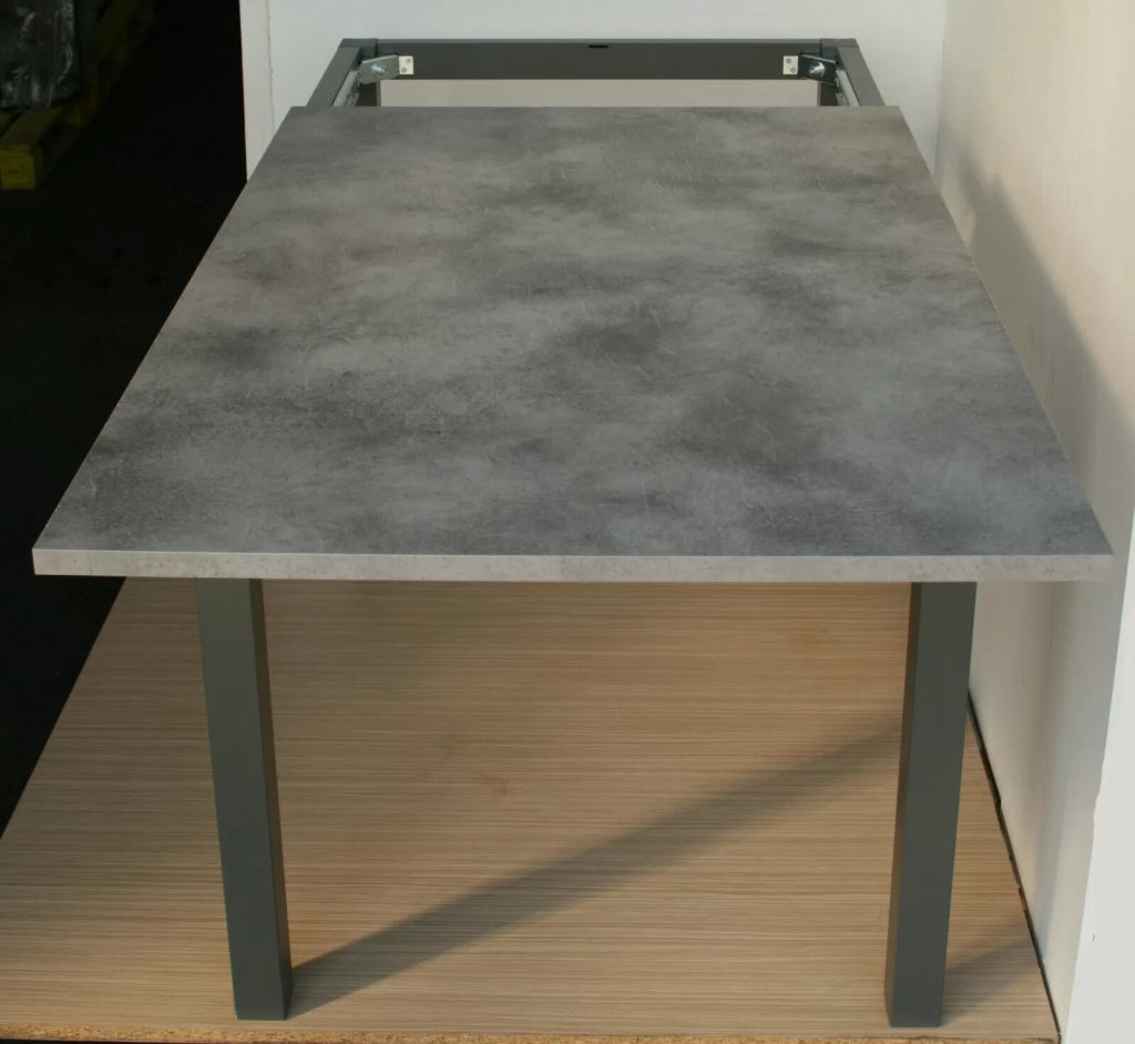 Tavolo moderno grigio cemento allungabile 140x80