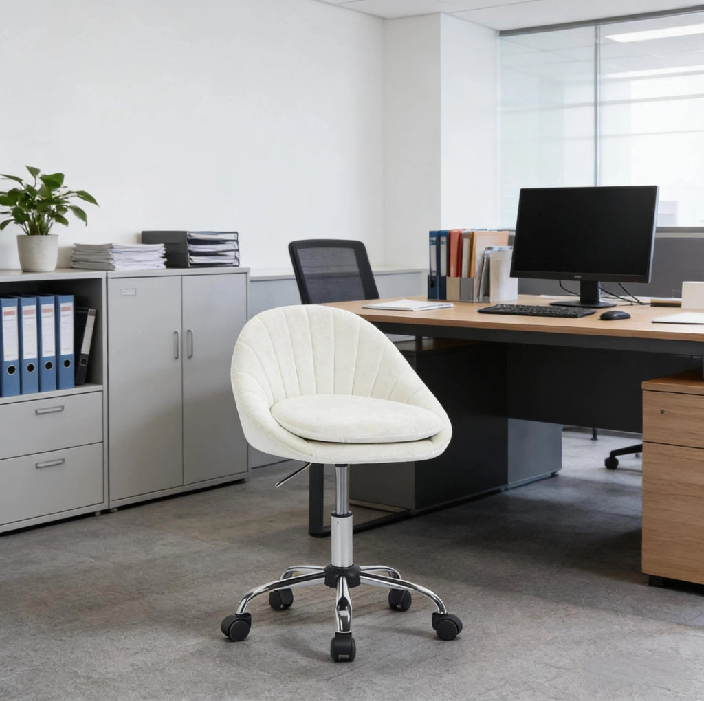 Sedia da ufficio in velluto beige con schienale ergonomico e altezza regolabile