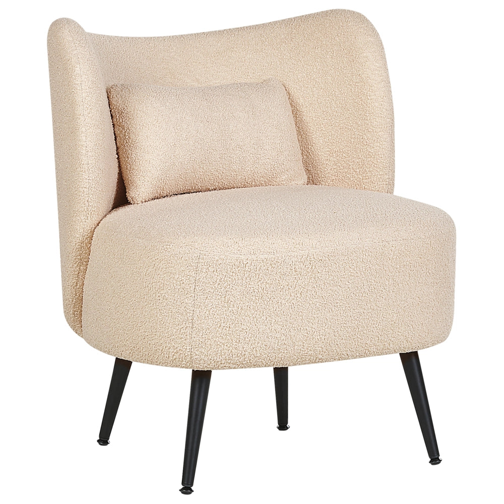 Poltrona da salotto con schienale curvo boucle beige stile glam elegante soggiorno