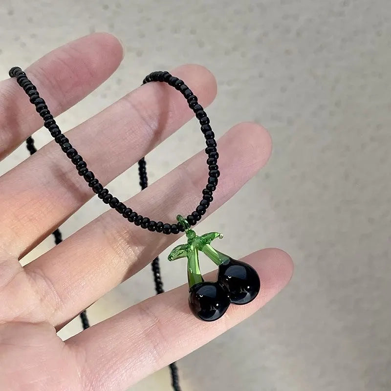 Collana fatta a mano con perline nere: ciondolo a forma di ciliegia, idea regalo