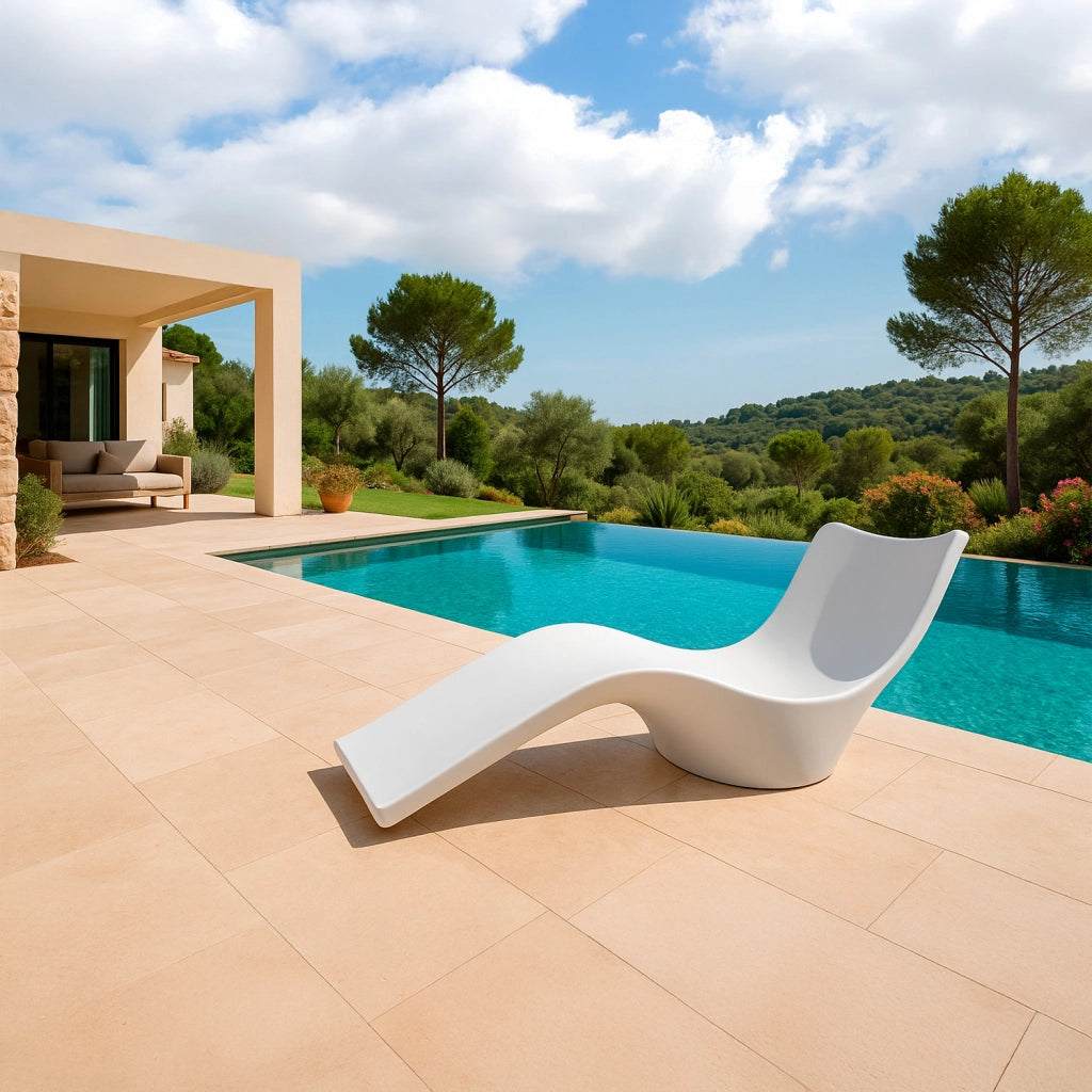 Lettino da Giardino in Plastica Polietilene Bianco Resistente agli Agenti Atmosferici per Piscina e Mare Modello Assunta MPC