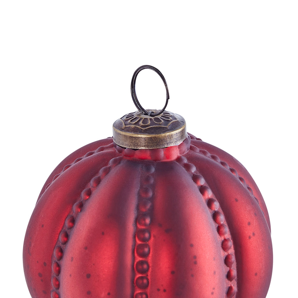 Set di 6 palle di Natale fatte a mano in vetro rosso appese all'albero di Natale.